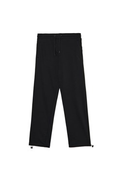 Cropp - Czarne dresy z regulacją - czarny ze sklepu Cropp w kategorii Spodnie męskie - zdjęcie 173276909