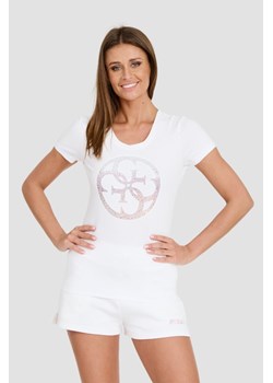 GUESS Biały t-shirt 4G LOGO TEE, Wybierz rozmiar L ze sklepu outfit.pl w kategorii Bluzki damskie - zdjęcie 173281487