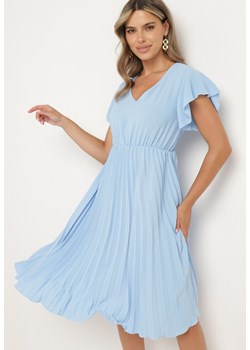 Jasnoniebieska Sukienka Plisowana o Rozkloszowanym Fasonie i Trójkątnym Dekolcie Rissara ze sklepu Born2be Odzież w kategorii Sukienki - zdjęcie 173285809