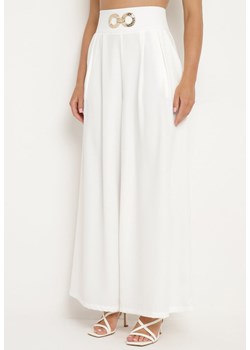 Białe Eleganckie Szerokie Spodnie Ozdobione Metalową Klamrą Risshna ze sklepu Born2be Odzież w kategorii Spodnie damskie - zdjęcie 173285907