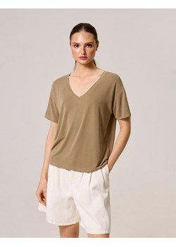 Koszulka WELTY Khaki XS ze sklepu Diverse w kategorii Bluzki damskie - zdjęcie 173291069