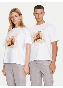 2005 T-Shirt Unisex Capybaras Love Biały Regular Fit ze sklepu MODIVO w kategorii Bluzki damskie - zdjęcie 173292636