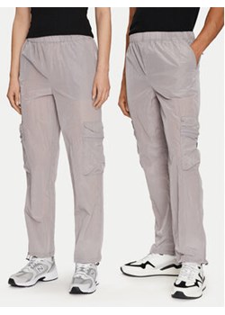 Rains Spodnie materiałowe Kano Pants Regular 19200 Szary Regular Fit ze sklepu MODIVO w kategorii Spodnie damskie - zdjęcie 173292926