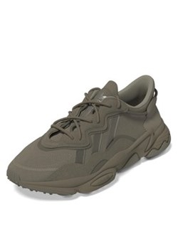 adidas Sneakersy OZWEEGO Shoes GY6813 Brązowy ze sklepu MODIVO w kategorii Buty sportowe damskie - zdjęcie 173293015
