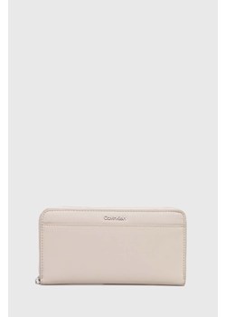 Calvin Klein portfel damski kolor beżowy K60K610949 ze sklepu ANSWEAR.com w kategorii Portfele damskie - zdjęcie 173301896