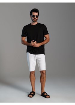 Sinsay - Szorty jeansowe slim - biały ze sklepu Sinsay w kategorii Spodenki męskie - zdjęcie 173304378