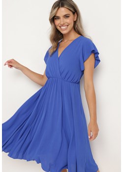 Niebieska Plisowana Sukienka z Kopertowym Dekoltem i Gumką w Talii Waretta ze sklepu Born2be Odzież w kategorii Sukienki - zdjęcie 173304919