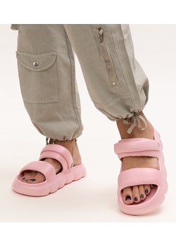 Lekkie sandały piankowe w jednolitym kolorze Azewda ze sklepu gemre w kategorii Klapki damskie - zdjęcie 173307239
