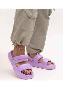 Lekkie sandały piankowe w jednolitym kolorze Azewda ze sklepu gemre w kategorii Klapki damskie - zdjęcie 173307265