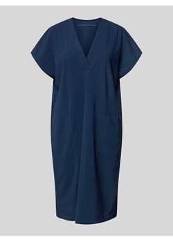 Sukienka o długości do kolan z dekoltem w serek model ‘JOYCE’ ze sklepu Peek&Cloppenburg  w kategorii Sukienki - zdjęcie 173311378