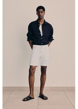 H & M - Spodnie z bawełnianego diagonalu Slim Fit - Biały ze sklepu H&M w kategorii Spodenki męskie - zdjęcie 173311749