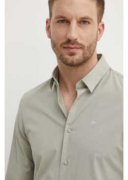 Calvin Klein koszula męska kolor zielony slim z kołnierzykiem klasycznym ze sklepu ANSWEAR.com w kategorii Koszule męskie - zdjęcie 173324496