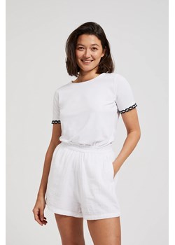 Bawełniana bluzka biała ze sklepu Moodo.pl w kategorii Bluzki damskie - zdjęcie 173329005