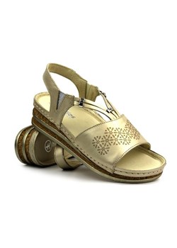 Skórzane sandały damskie na delikatnym koturnie - HELIOS Komfort 125, złote ze sklepu ulubioneobuwie w kategorii Sandały damskie - zdjęcie 173332735