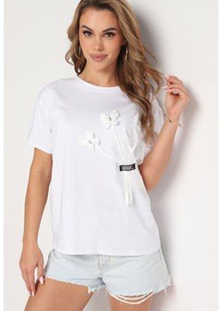 Biały Bawełniany T-shirt z Krótkim Rękawem i Ozdobnymi Aplikacjami Kirilla ze sklepu Born2be Odzież w kategorii Bluzki damskie - zdjęcie 173338819