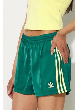 adidas Originals szorty damskie kolor zielony z aplikacją high waist IR6095 ze sklepu PRM w kategorii Szorty - zdjęcie 173339088