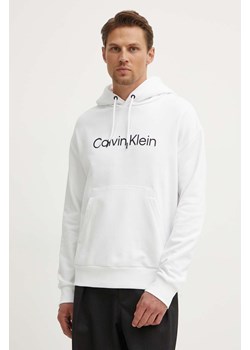 Calvin Klein bluza bawełniana męska kolor biały z kapturem z aplikacją ze sklepu ANSWEAR.com w kategorii Bluzy męskie - zdjęcie 173354829