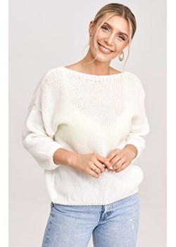Kremowy sweter z ozdobnymi plecami M993, Kolor ecru, Rozmiar uniwersalny, Figl ze sklepu Primodo w kategorii Swetry damskie - zdjęcie 173356086