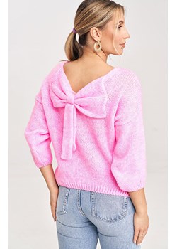 Różowy sweter z ozdobnymi plecami M993, Kolor jasny róż, Rozmiar uniwersalny, Figl ze sklepu Primodo w kategorii Swetry damskie - zdjęcie 173356089