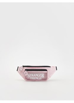 Reserved - Saszetka nerka Stranger Things - różowy ze sklepu Reserved w kategorii Torby i walizki dziecięce - zdjęcie 173360178