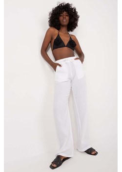 Białe spodnie na lato z muślinowej bawełny Sublevel ze sklepu 5.10.15 w kategorii Spodnie damskie - zdjęcie 173362086