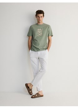 Reserved - Spodnie chino regular z lnem - biały ze sklepu Reserved w kategorii Spodnie męskie - zdjęcie 173363439
