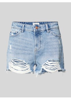 Szorty jeansowe z przetarciami model ‘PACY’ ze sklepu Peek&Cloppenburg  w kategorii Szorty - zdjęcie 173377128