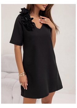 Trapezowa sukienka z różami CARMELA - czarna ze sklepu magmac.pl w kategorii Sukienki - zdjęcie 173380196