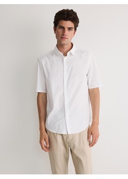 Reserved - Gładka koszula regular fit - biały ze sklepu Reserved w kategorii Koszule męskie - zdjęcie 173380755