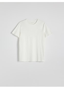 Reserved - Gładki t-shirt regular fit - złamana biel ze sklepu Reserved w kategorii T-shirty męskie - zdjęcie 173380917
