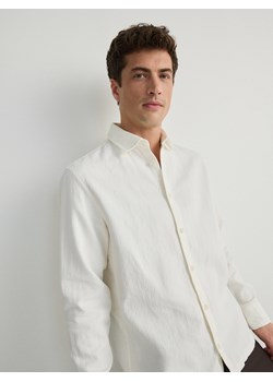 Reserved - Koszula boxy z domieszką lnu - złamana biel ze sklepu Reserved w kategorii Koszule męskie - zdjęcie 173381357