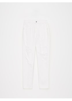 Mohito - Jeansy mom fit - biały ze sklepu Mohito w kategorii Jeansy damskie - zdjęcie 173383109
