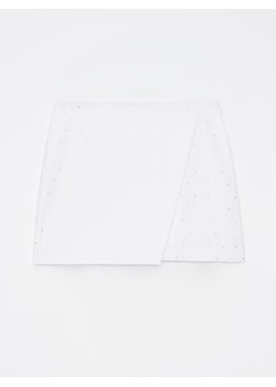 Mohito - Asymetryczna spódnica mini - biały ze sklepu Mohito w kategorii Spódnice - zdjęcie 173383129
