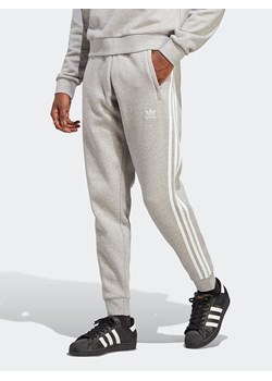 adidas Spodnie dresowe w kolorze szarym ze sklepu Limango Polska w kategorii Spodnie męskie - zdjęcie 173388667