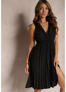 Czarna Sukienka Plisowana z Wiskozą i Bawełną z Trójkątnym Dekoltem i Gumką w Pasie Liramla ze sklepu Renee odzież w kategorii Sukienki - zdjęcie 173390639