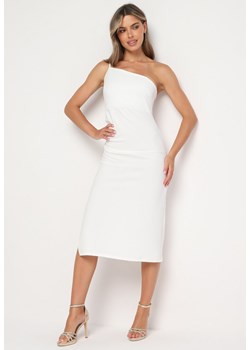 Biała Asymetryczna Sukienka Koktajlowa na Ramiączkach z Marszczeniem Cervidia ze sklepu Born2be Odzież w kategorii Sukienki - zdjęcie 173392157