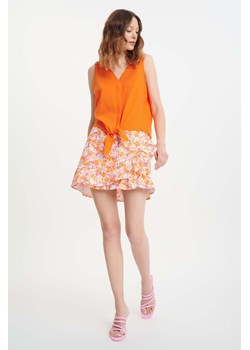 Damska spódnica mini zakładana w pomarańczowe kwiaty ze sklepu 5.10.15 w kategorii Spódnice - zdjęcie 173404496