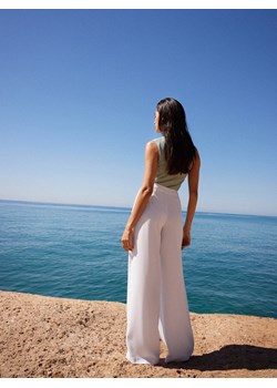 Mohito - Spodnie z szeroką nogawką - biały ze sklepu Mohito w kategorii Spodnie damskie - zdjęcie 173405818