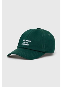 Drôle de Monsieur czapka z daszkiem bawełniana La Casquette Slogan kolor zielony z aplikacją PERM-CP151-CO138-DGN ze sklepu PRM w kategorii Czapki z daszkiem męskie - zdjęcie 173408486