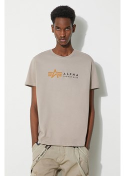 Alpha Industries t-shirt bawełniany Label męski kolor beżowy z nadrukiem 118502 ze sklepu PRM w kategorii T-shirty męskie - zdjęcie 173409357