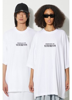 VETEMENTS t-shirt bawełniany Property Of Vetements T-Shirt kolor biały z nadrukiem UE64TR330W ze sklepu PRM w kategorii T-shirty męskie - zdjęcie 173409547
