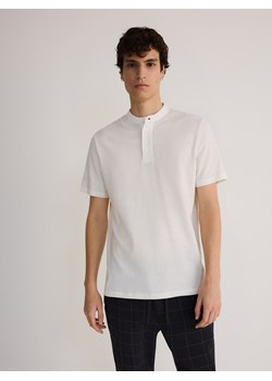 Reserved - Koszulka polo regular ze stójką - złamana biel ze sklepu Reserved w kategorii T-shirty męskie - zdjęcie 173412406