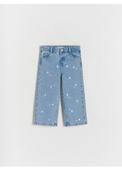 Reserved - Jeansy straight z haftem - niebieski ze sklepu Reserved w kategorii Spodnie i półśpiochy - zdjęcie 173412556