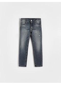Reserved - Jeansy slim fit z przetarciami - jasnoszary ze sklepu Reserved w kategorii Spodnie chłopięce - zdjęcie 173422008