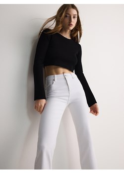 Reserved - Jeansy mini flare z wysokim stanem - biały ze sklepu Reserved w kategorii Jeansy damskie - zdjęcie 173422035