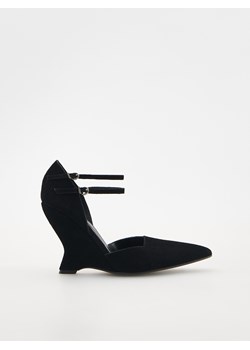 Reserved - Zamszowe buty na koturnie - czarny ze sklepu Reserved w kategorii Czółenka - zdjęcie 173422105