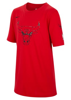 T-shirt dla dużych dzieci (chłopców) Nike NBA Chicago Bulls Essential - Czerwony ze sklepu Nike poland w kategorii T-shirty chłopięce - zdjęcie 173428937