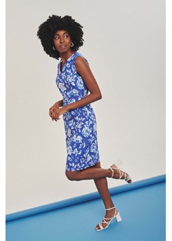 Niebieska dopasowana sukienka damska z paskiem ze sklepu 5.10.15 w kategorii Sukienki - zdjęcie 173435596