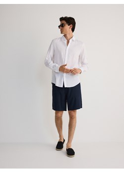 Reserved - Lniana koszula regular fit - biały ze sklepu Reserved w kategorii Koszule męskie - zdjęcie 173436565