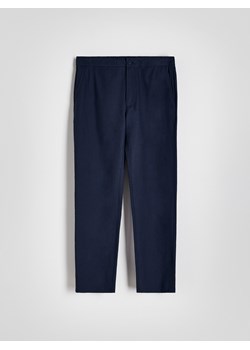 Reserved - Spodnie chino regular z dodatkiem lnu - niebieski ze sklepu Reserved w kategorii Spodnie męskie - zdjęcie 173436615